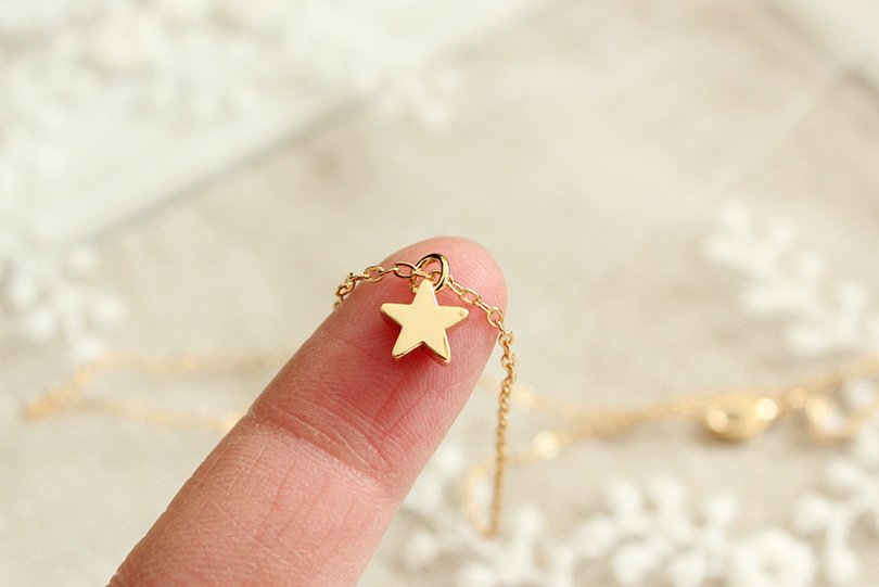 tiny gold star necklace - xuanqirabbit - Etsy - Petit Prince