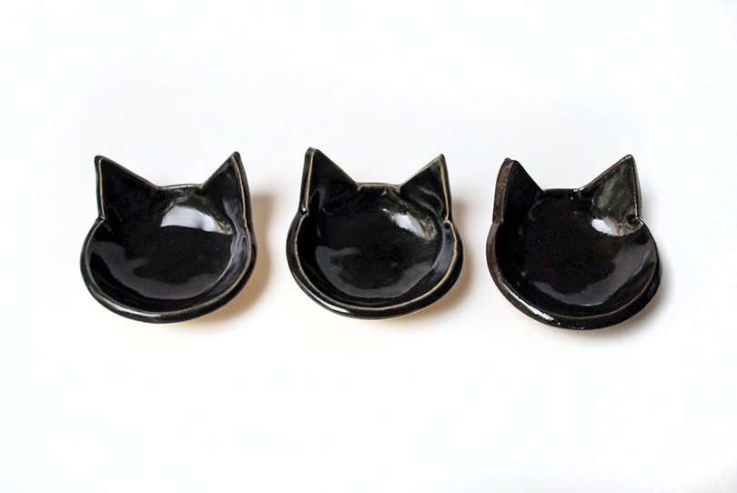 black cat ring dish - LaurenSumnerPottery on etsy1